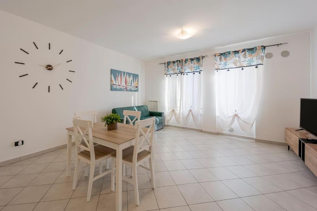 Fronte Mare-Piscina- Pista Ciclabile Apartment Imperia Exterior photo